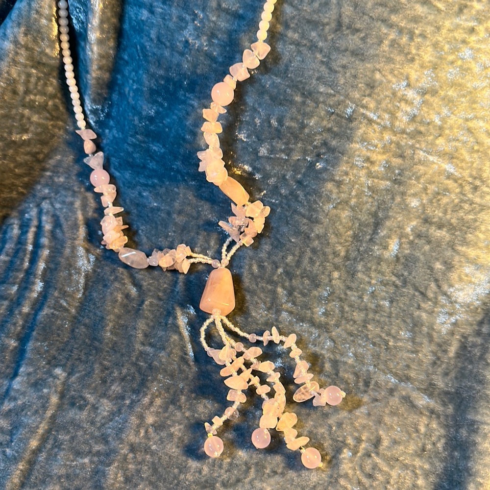 Rose quartz necklace with white beads